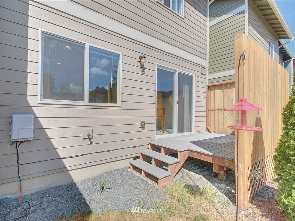 2nd image of 563 NE Kettle Street