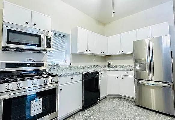 1st image of 2245 W Armitage Ave #1R