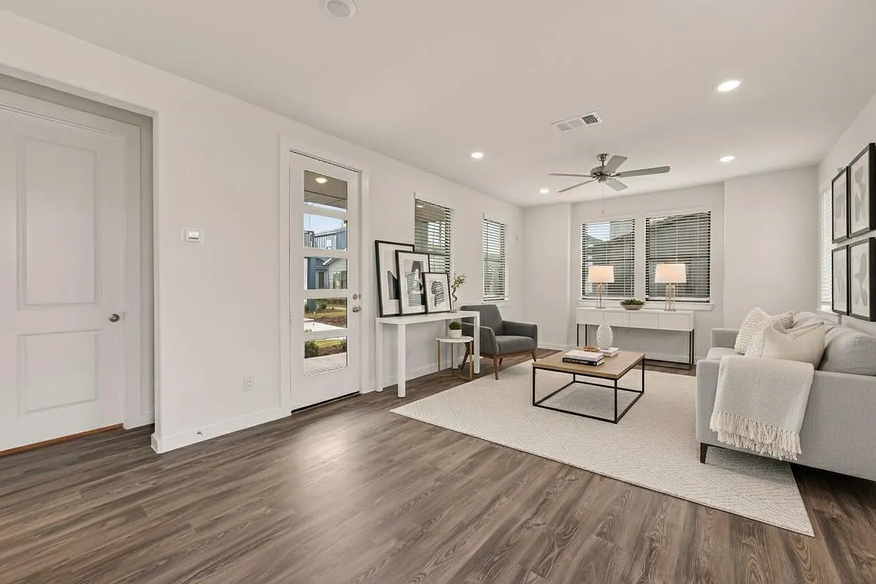 2 bed, 2.5 bath, 1331 sqft, $1,995 — Photo 2