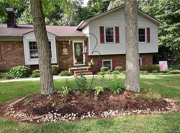 2nd image of 1225 River Hill Trl