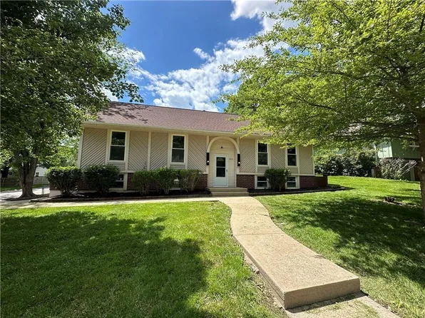 1513 SW 20th St, Blue Springs, MO 64015