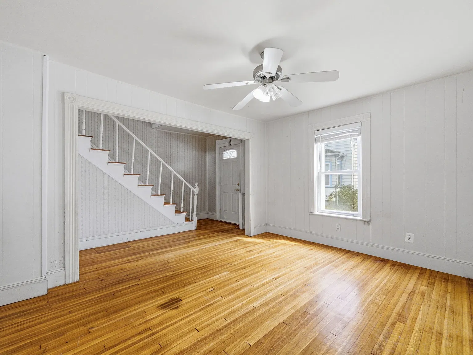 3 bed, 1.5 bath, 1409 sqft, $3,300 — Photo 2