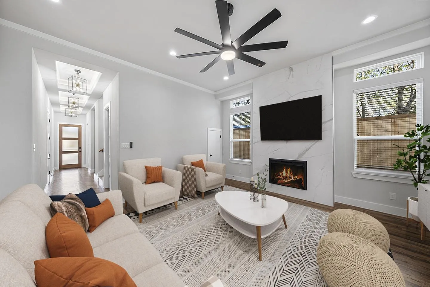 New West Dallas home with rooftop balcony near Trinity Groves — Photo 3