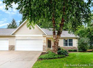 17567 Beechwood Ln, Spring Lake, MI 49456