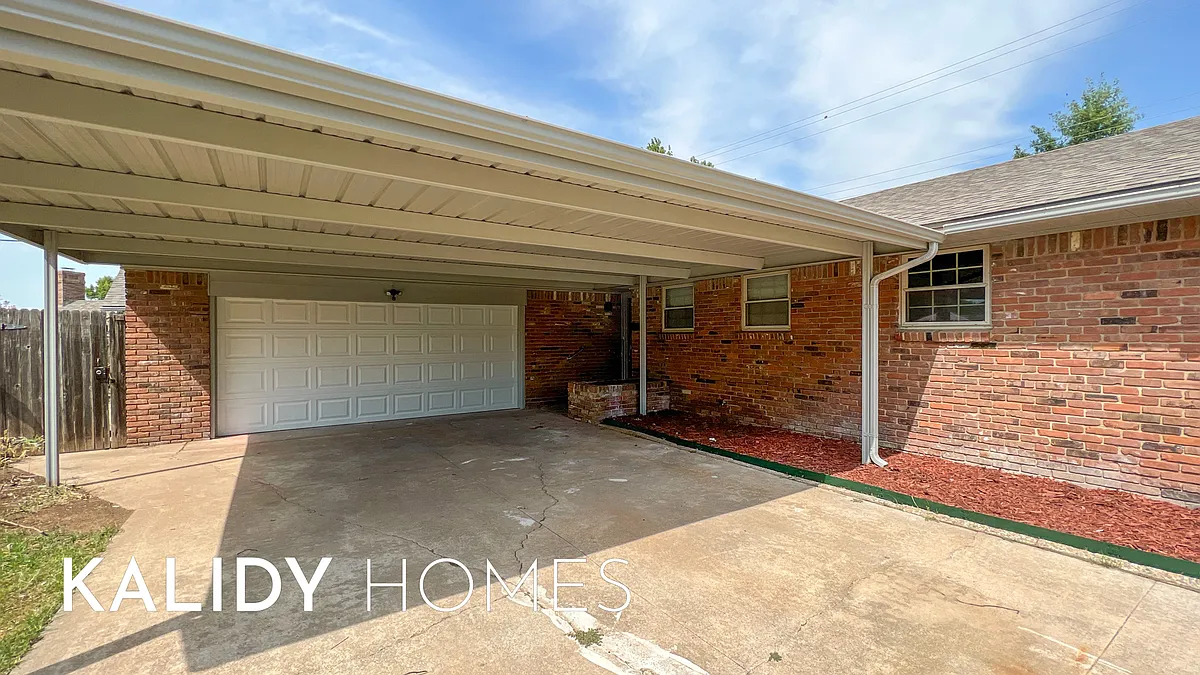 Building Photo - 702 Amity Ln