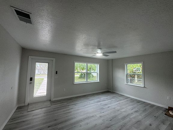 2nd image of 2549 Olive Ave