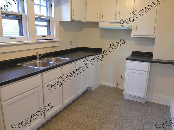 3rd image of 609 Ida St