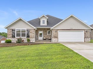 1963 N Grindstone Ave, Springfield, MO 65802