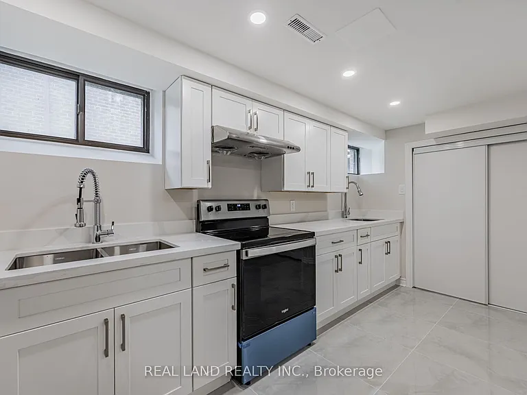 274 Timothy Ct #LOWER — Photo 20