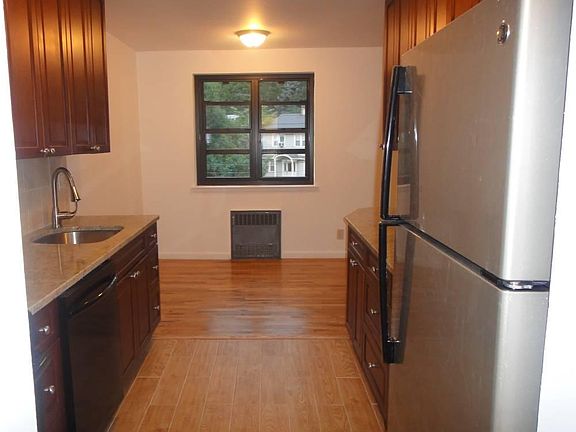 5th image of 110 Fisher Ave APT 2B