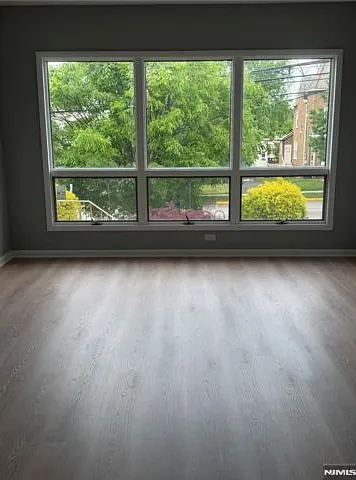 50 Orient Way — Photo 4