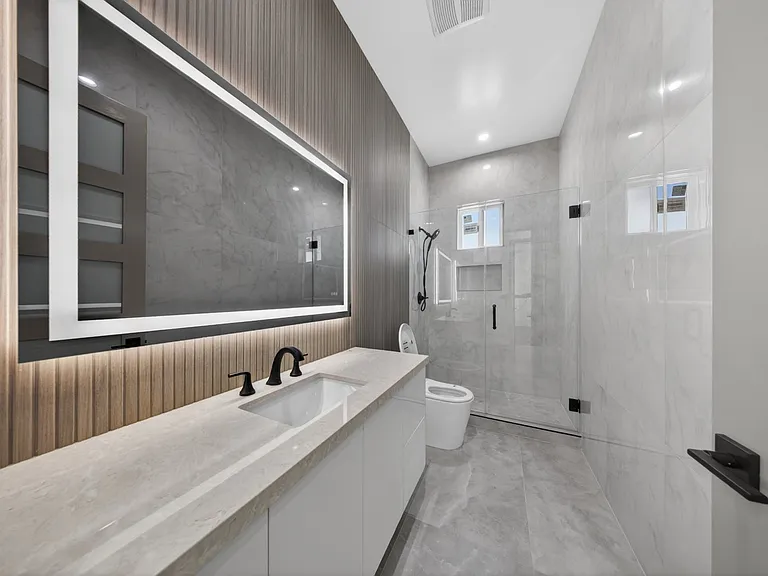 10843 Cantara St — Photo 19