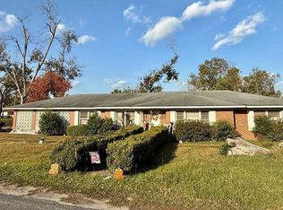 10 W 1st Ave, Hazlehurst, GA 31539