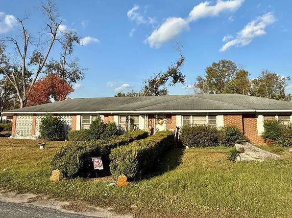10 W 1st Ave, Hazlehurst, GA 31539