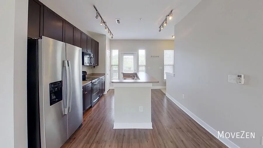 827 Seigle Point Dr Charlotte, NC 28204 Modern and Trendy Townhome With City Views — Photo 3