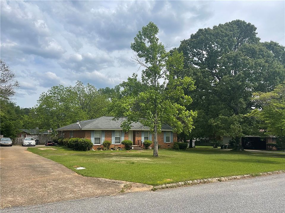 2nd image of 2605 Pineknoll St