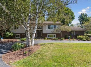 3340 N Hickory Ridge Rd, Highland, MI 48357