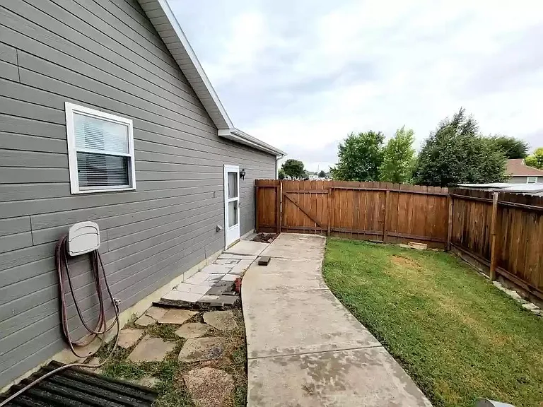 1301 Sierra Dr — Photo 20