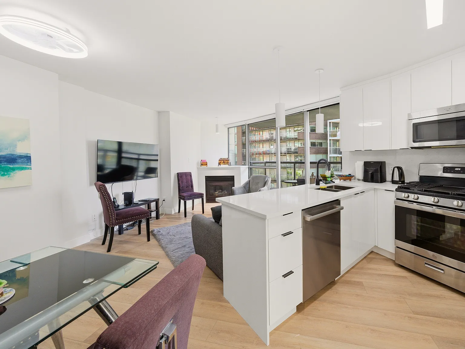 1 bed, 575 sqft, $3,400 — Photo 4