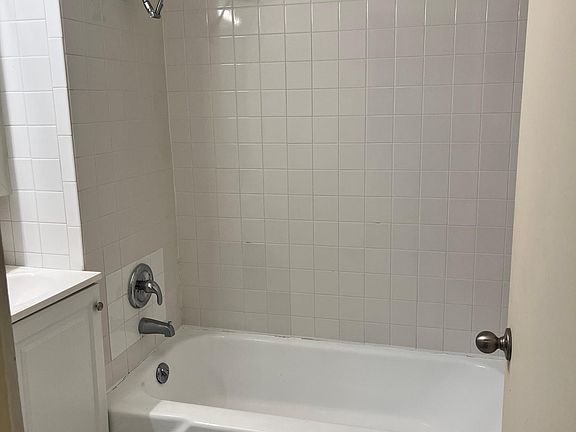 5th image of 217 Glenridge Ave Floor 2