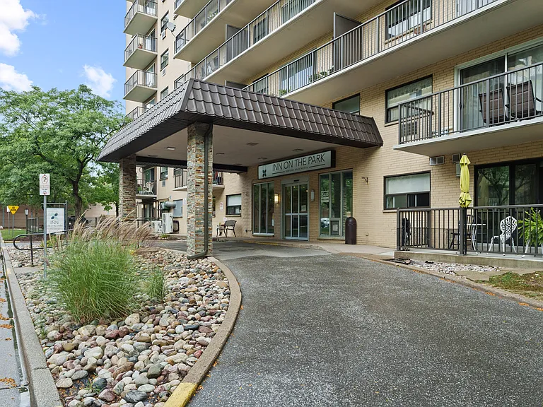 840 Trillium Park — Photo 16