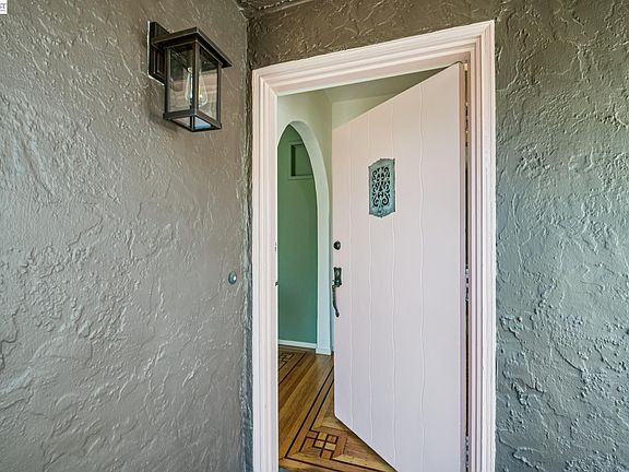 3rd image of 467 Santa Clara Ave