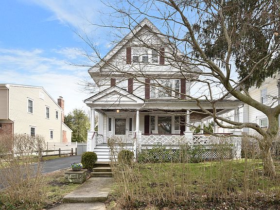 4th image of 15 Forest Park Ave