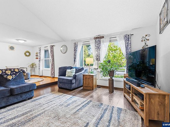 5th image of 1368 Meriweather St SE