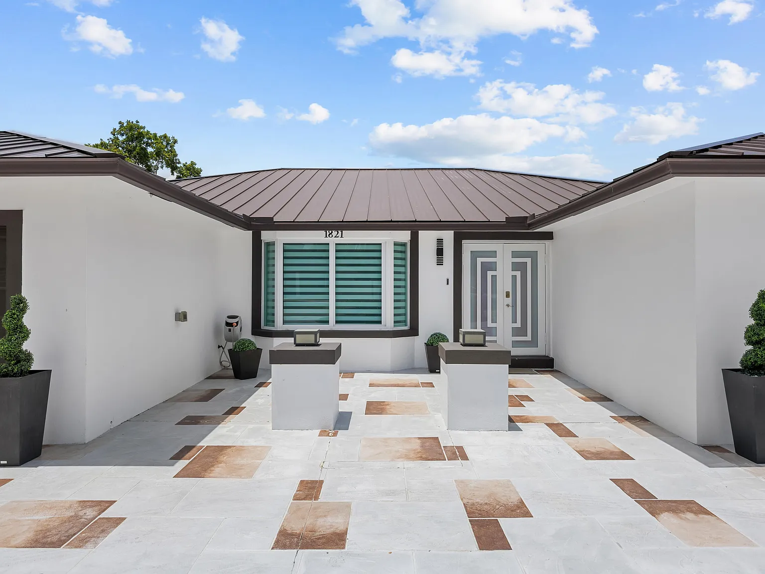 4 bed, 2.0 bath, 2632 sqft, $8,500 — Photo 4