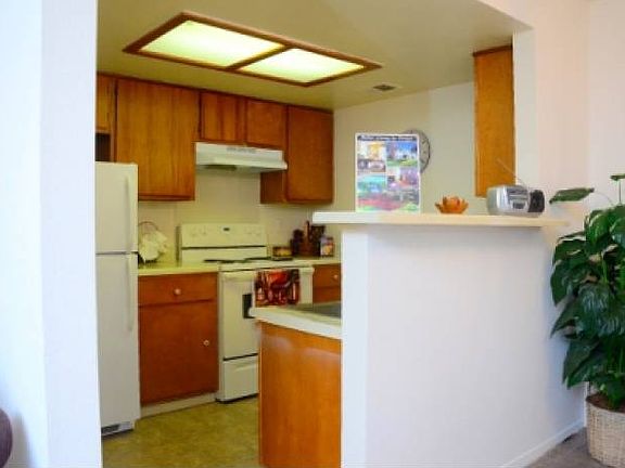 Kitchen with Breakfast Ba