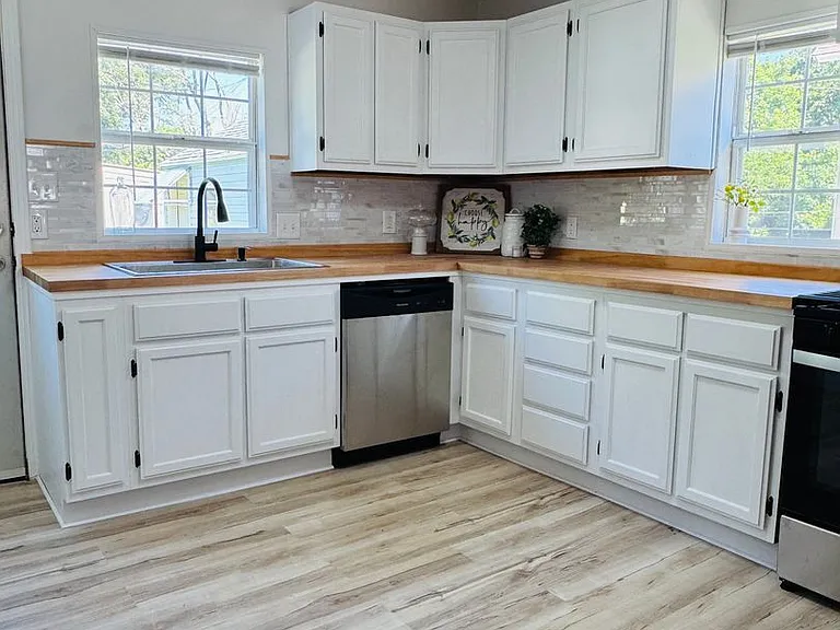 2115 N Weller Ave — Photo 13