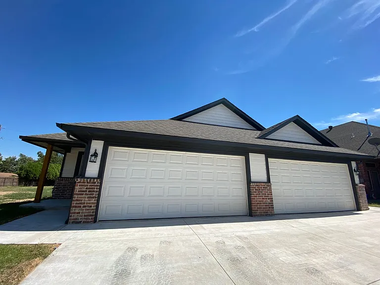 5220 Oakwood Villas Ct — Photo 2