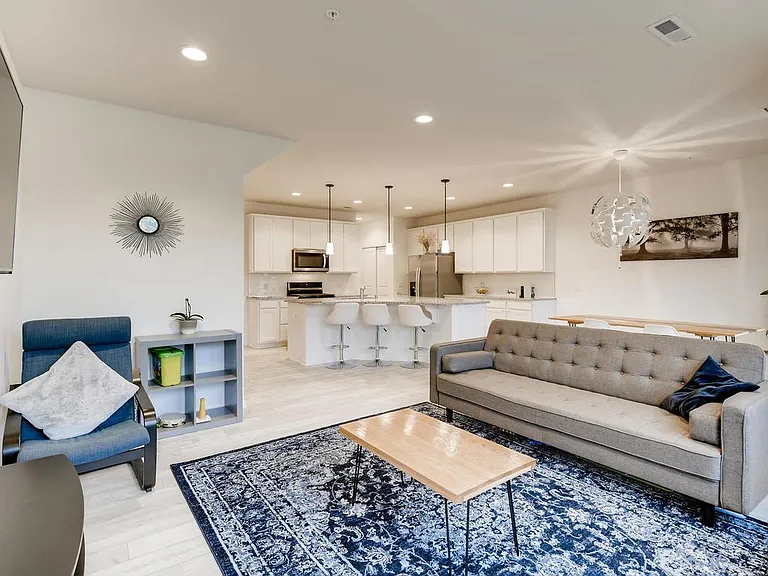718 Maggie Way — Photo 5