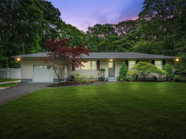125 Silas Carter Road, Manorville, NY 11949