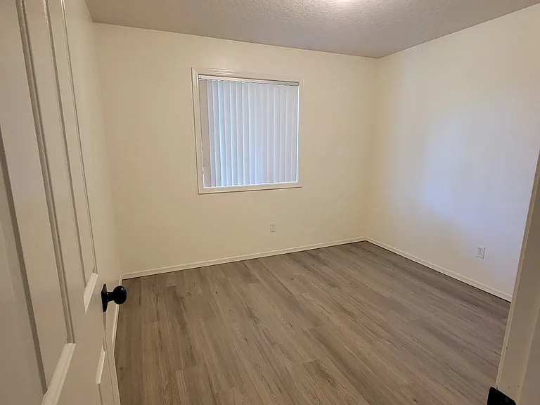 2513 W Grouse Ave — Photo 10
