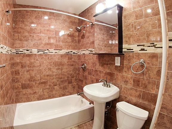 4th image of 420 E 82nd St APT 3D
