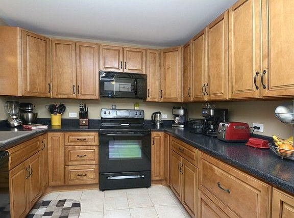 2nd image of 1325 N Sterling Ave Unit 106