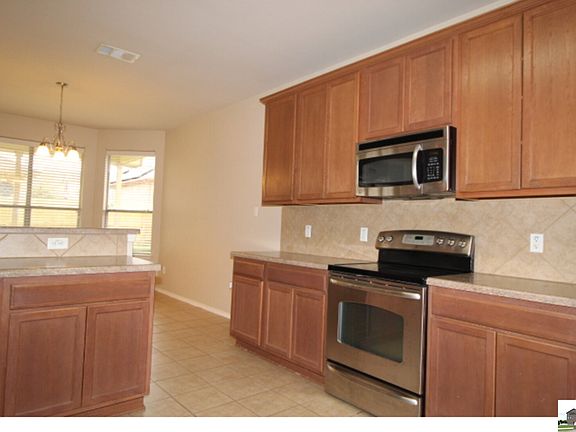 4th image of 5405 English Oak Dr