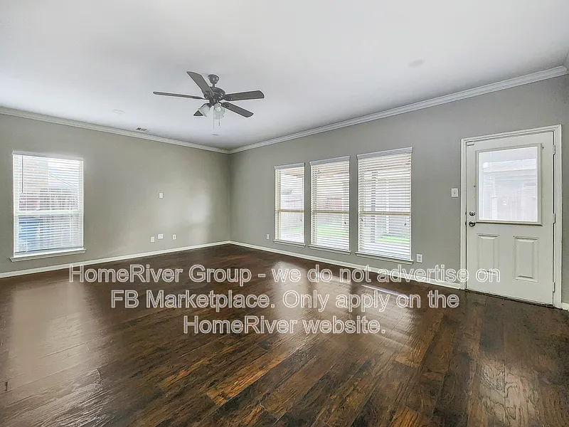 5 bed, 2.5 bath, 3156 sqft, $2,995 — Photo 2