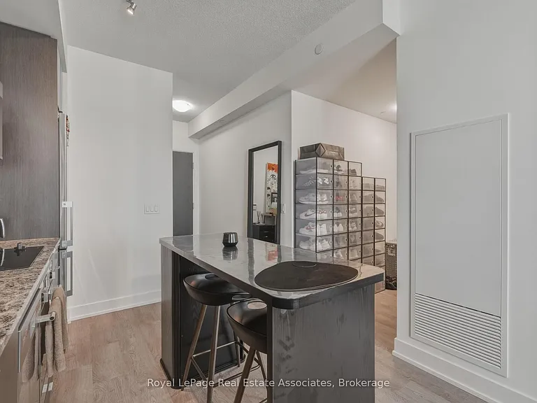 9 Mabelle Ave #3020 — Photo 14