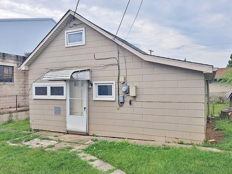 520 Frederick St — Photo 13