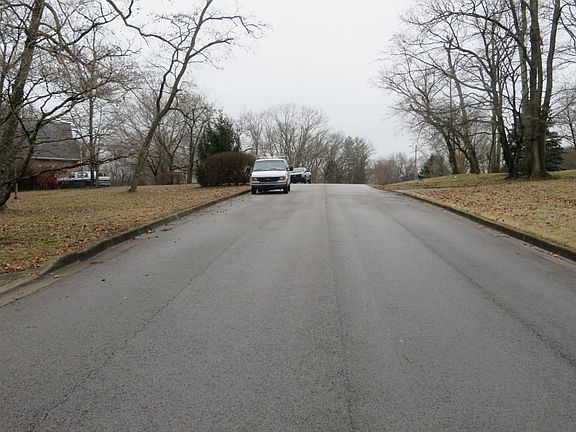 5th image of 1977 Craigmont Blvd