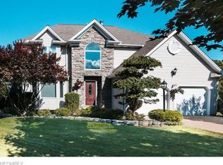 36320 Sandy Knoll Dr, Eastlake, OH 44095