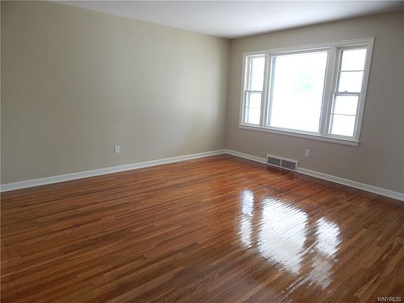 3rd image of 3214 Niagara Ave