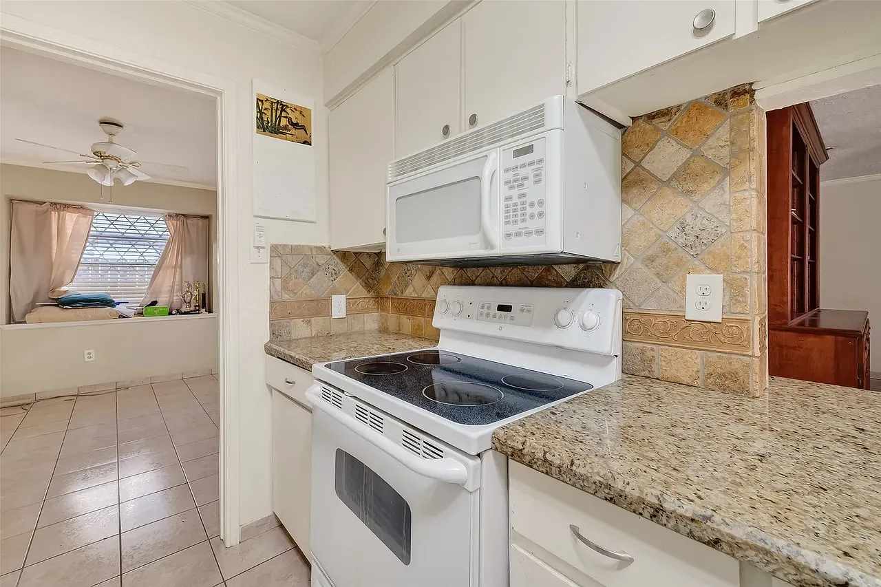 3 bed, 2.5 bath, 1700 sqft, $1,499 — Photo 2