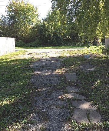 5th image of 825 Broadway Ave