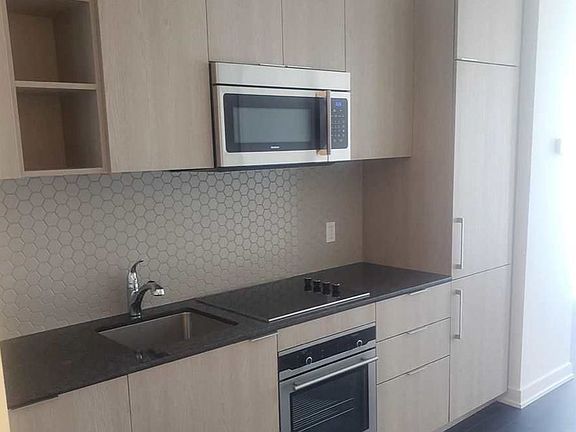 4th image of 50 Ordnance St #1104