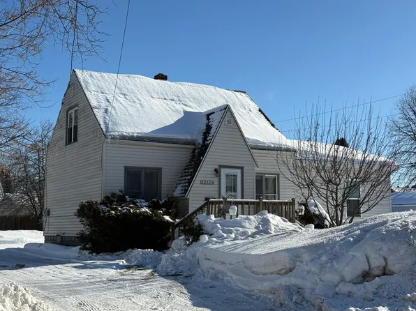 1211 Minneapolis St, Sault Sainte Marie, MI 49783