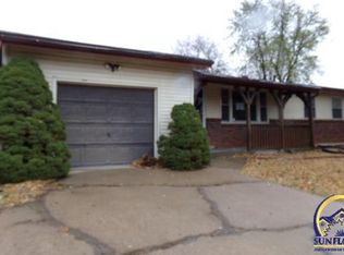 8934 Longview Dr, Ozawkie, KS 66070