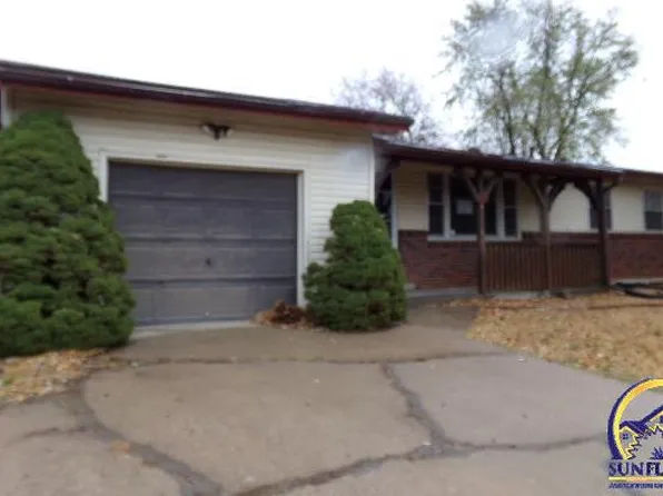 8934 Longview Dr, Ozawkie, KS 66070